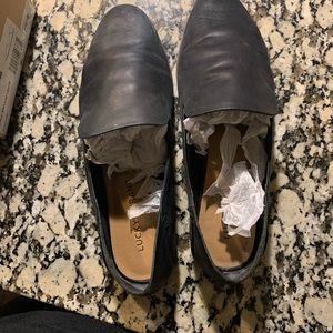 Black flats perfect for every style. Can dress up or down and very comfortable.